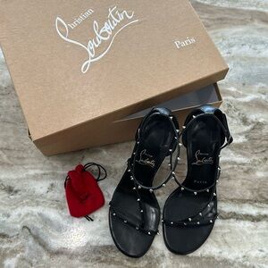 ❤️ Christian Louboutin Size 38 ❤️
